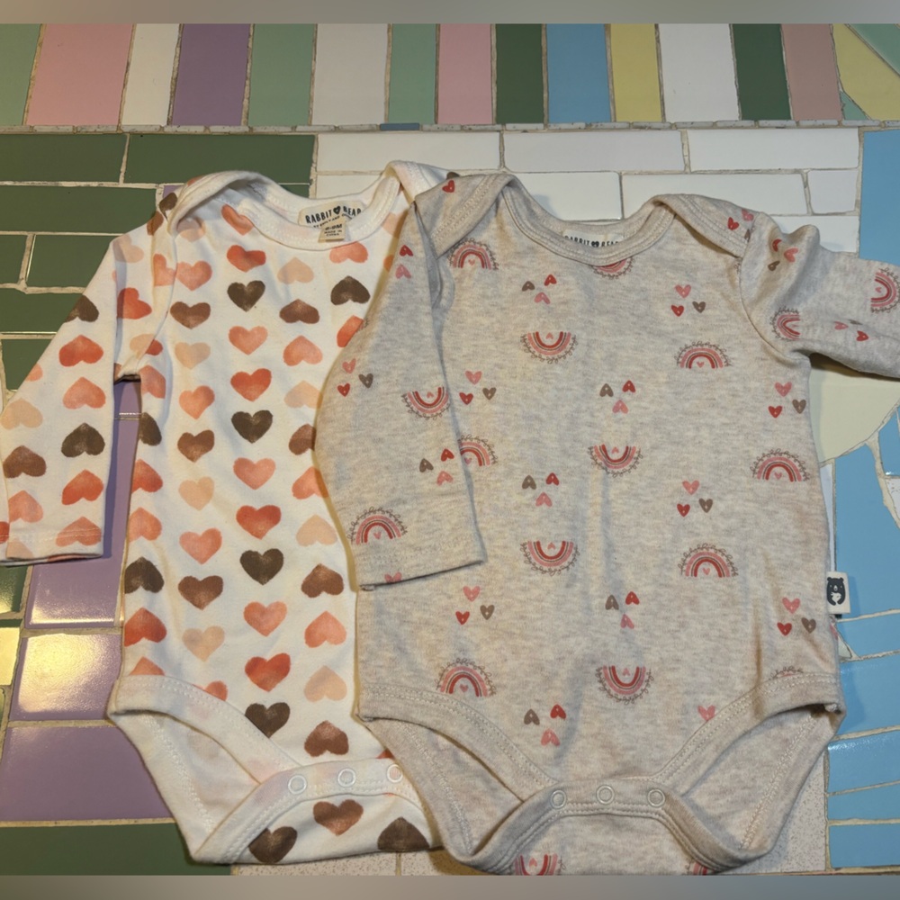 2 sets Kids Bodysuits - Pink and Gray Heart & Rainbow